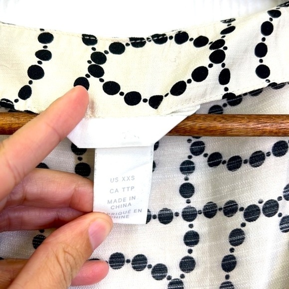 H&M - Black And Ivory Design V Neck Button Down Puff Sleeves Top Size XXS - Picture 9 of 11